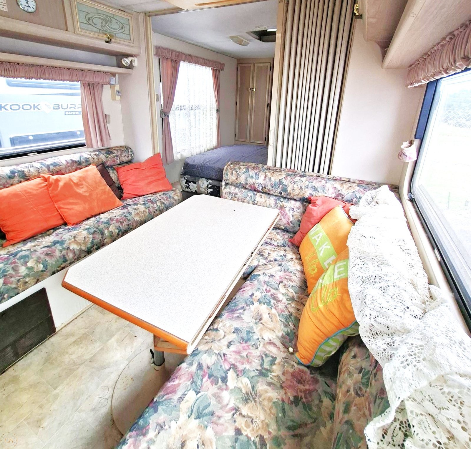 LOT 002 - Jayco Westport Caravan – 1999 Model. - Image 3