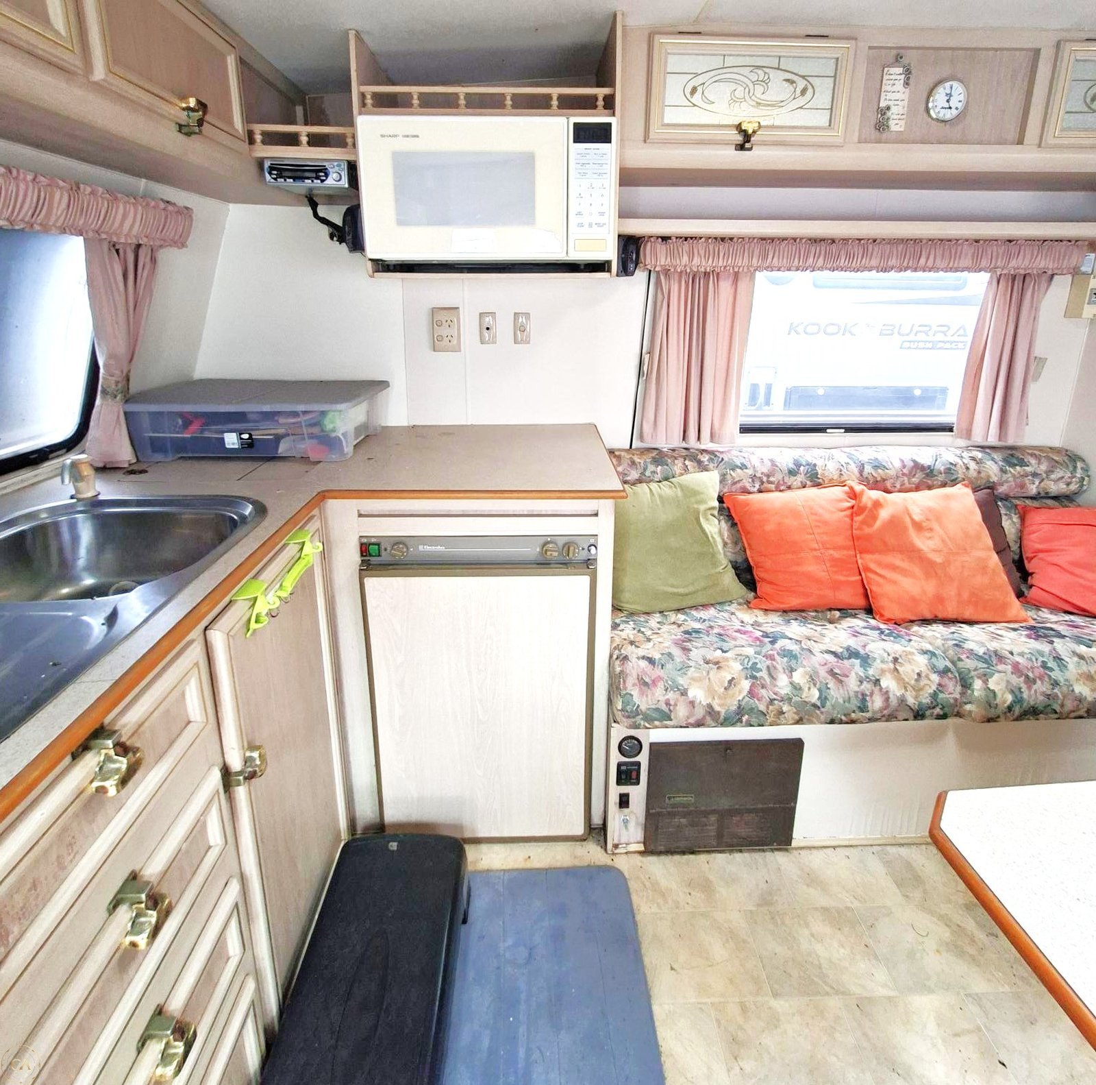 LOT 002 - Jayco Westport Caravan – 1999 Model. - Image 2