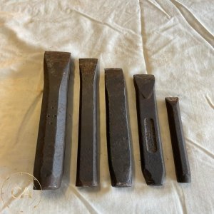 LOT 033 - Cold Chisels Tools