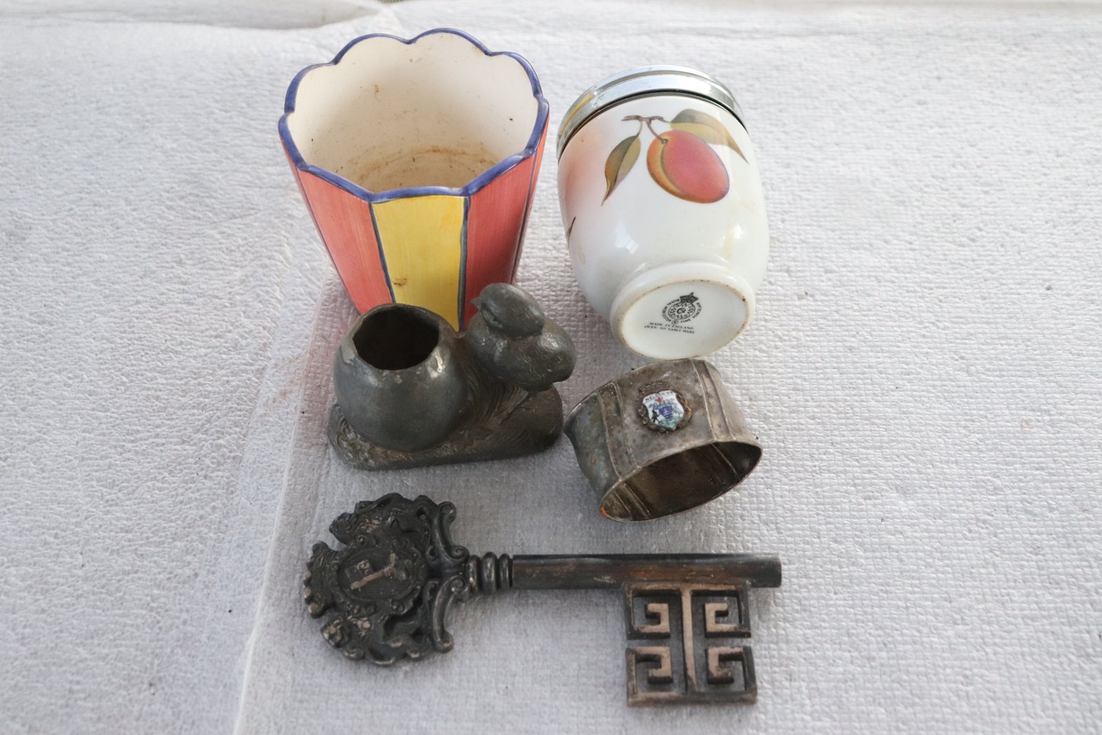 Reverse/base view of the mixed lot showing jar mark and group arrangement (Lot 218)
