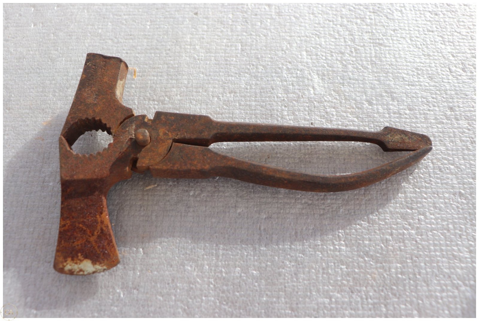 Lot 0227 - Vintage Cast Iron Nutcracker Tool – 17 cm (image 2)
