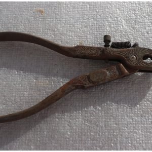 Lot 0233 - Antique Ornate Cast-Iron Nutcracker / Pliers (image 1)