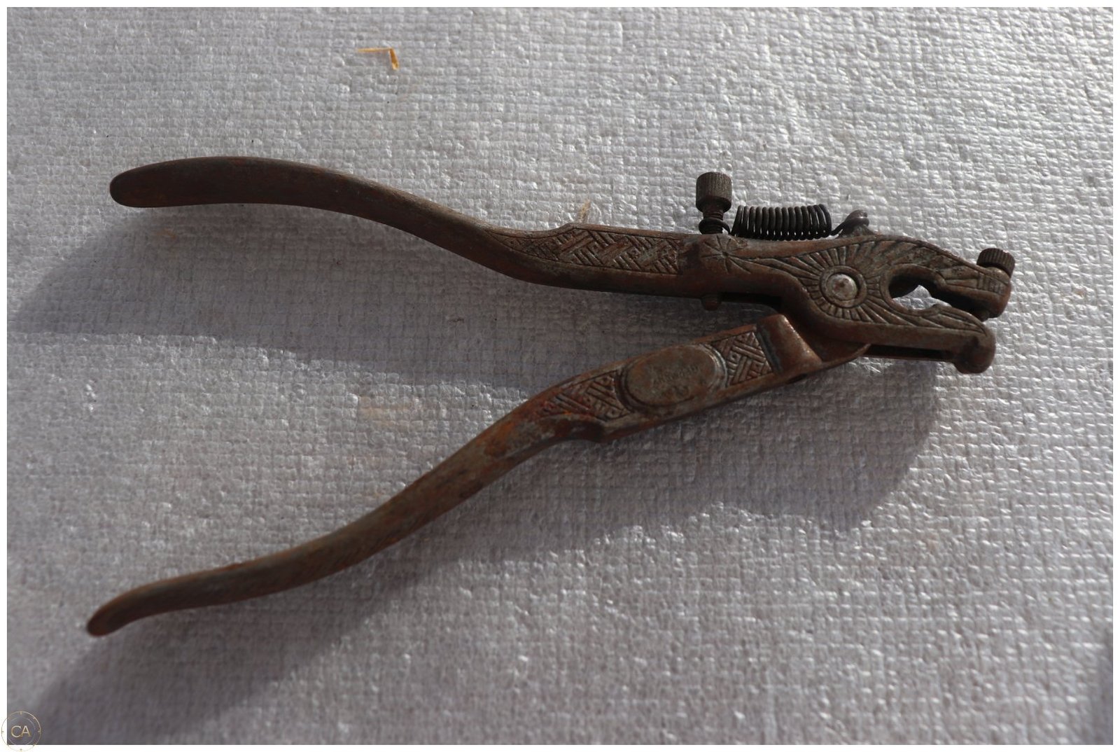 Lot 0233 - Antique Ornate Cast-Iron Nutcracker / Pliers (image 1)