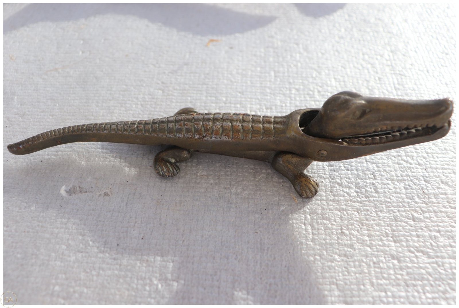 Lot 0250 - Brass Alligator Novelty Nutcracker (image 1)