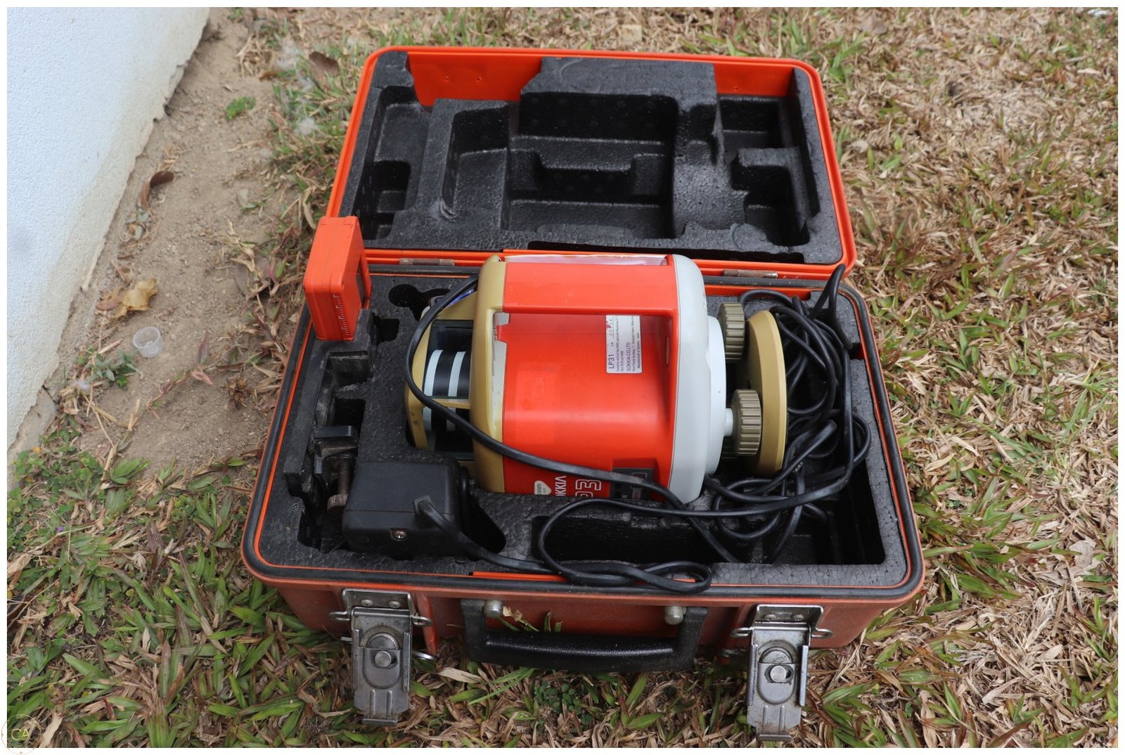 Lot 0253 - Sokkia LP31 Laser Level Kit in Hard Case (image 2)