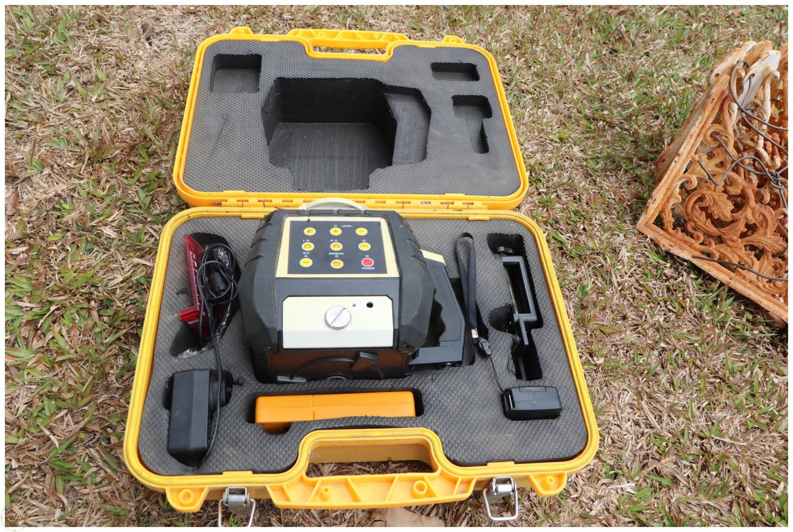 Lot 0252 - Rotary Laser Level Kit in Hard Case (image 1)