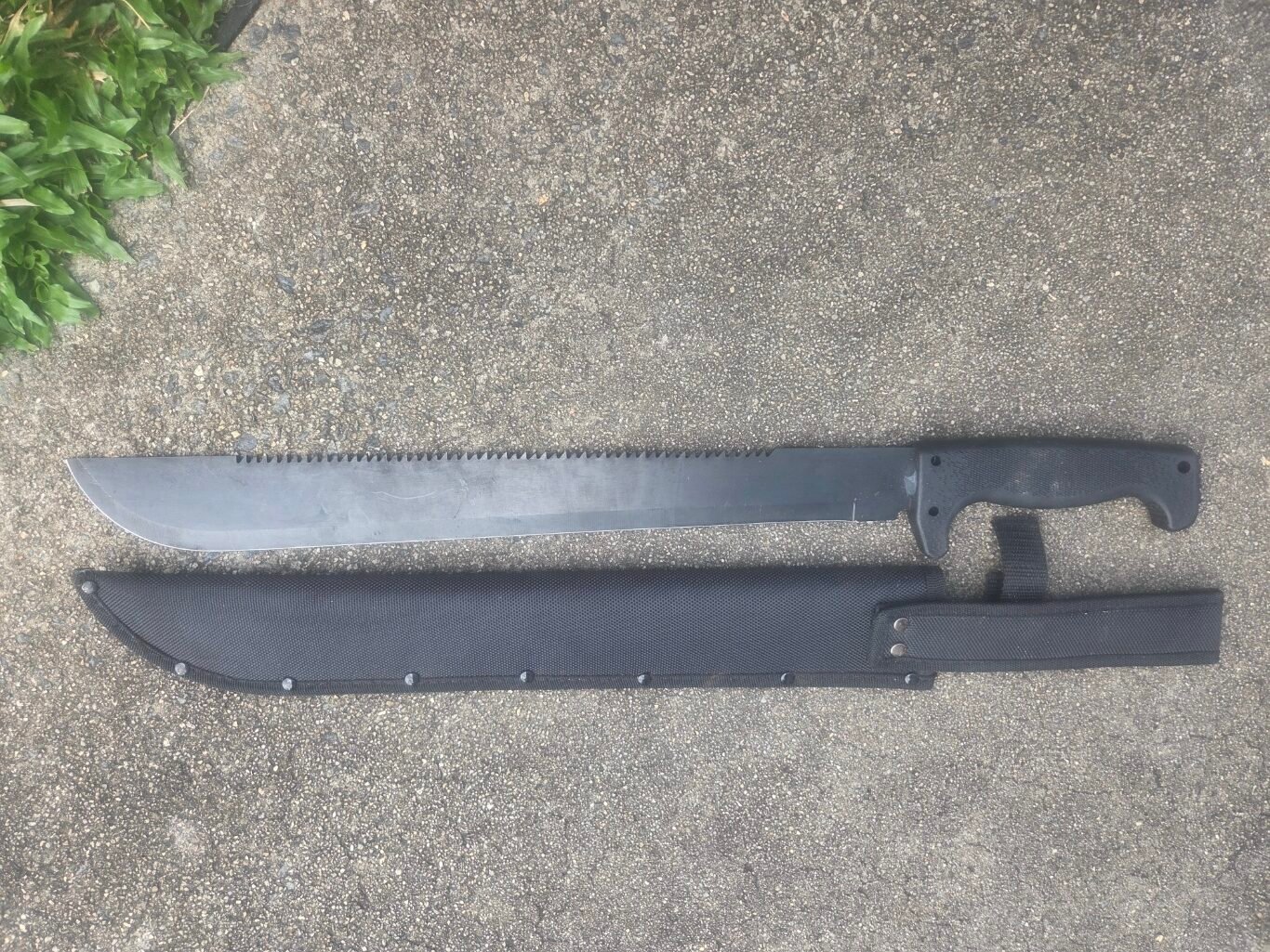 Machete with Saw back Edge and Sheth