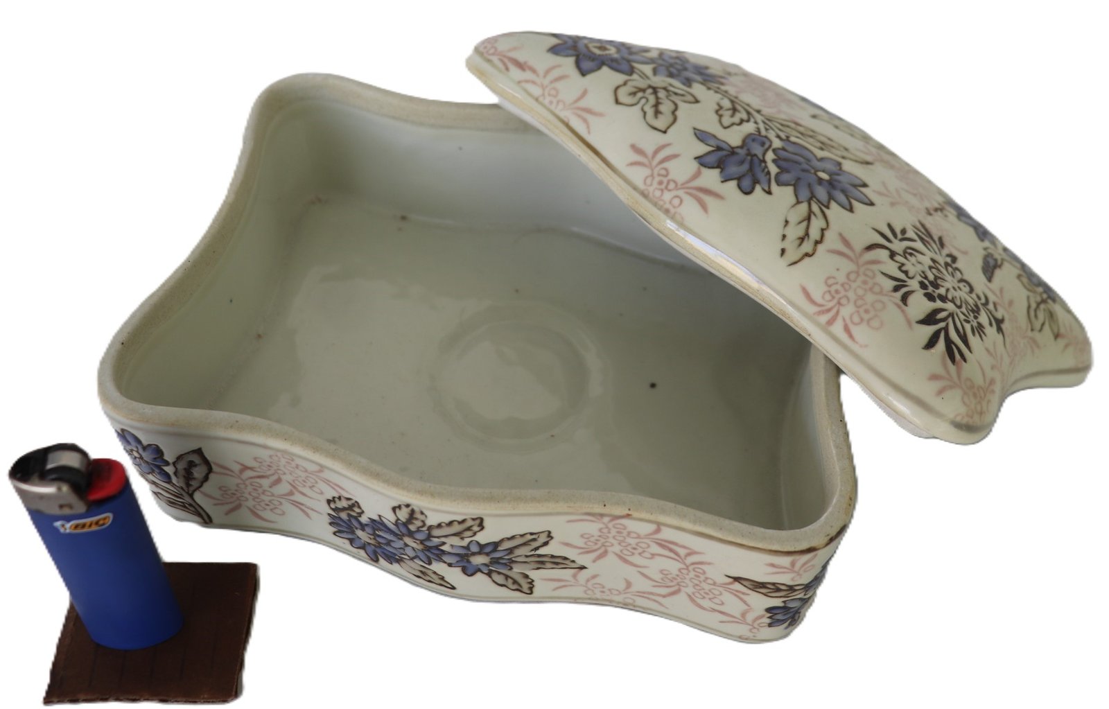 LOT 213 - Curved Ceramic Lidded Trinket Box with Blue Floral Pattern - Image 2