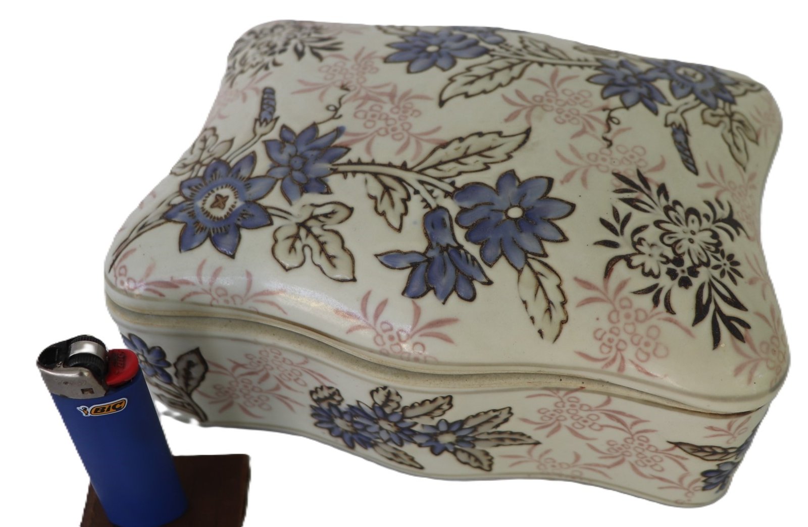 LOT 213 - Curved Ceramic Lidded Trinket Box with Blue Floral Pattern