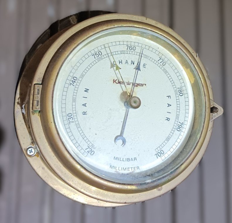 LOT 231 - Kienzle marine barometer
