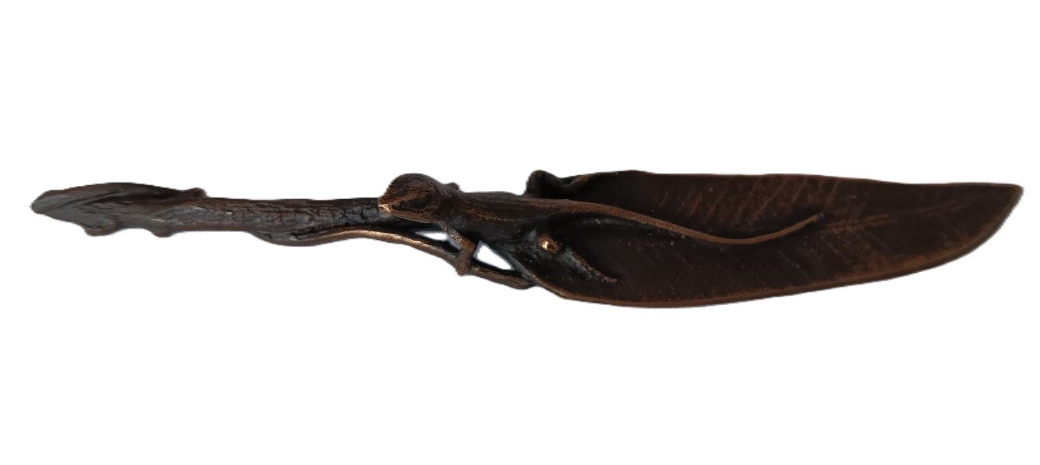 LOT 212 - Bronze Lizard on Leaf — Desk Sculpture / Letter Opener - Image 2