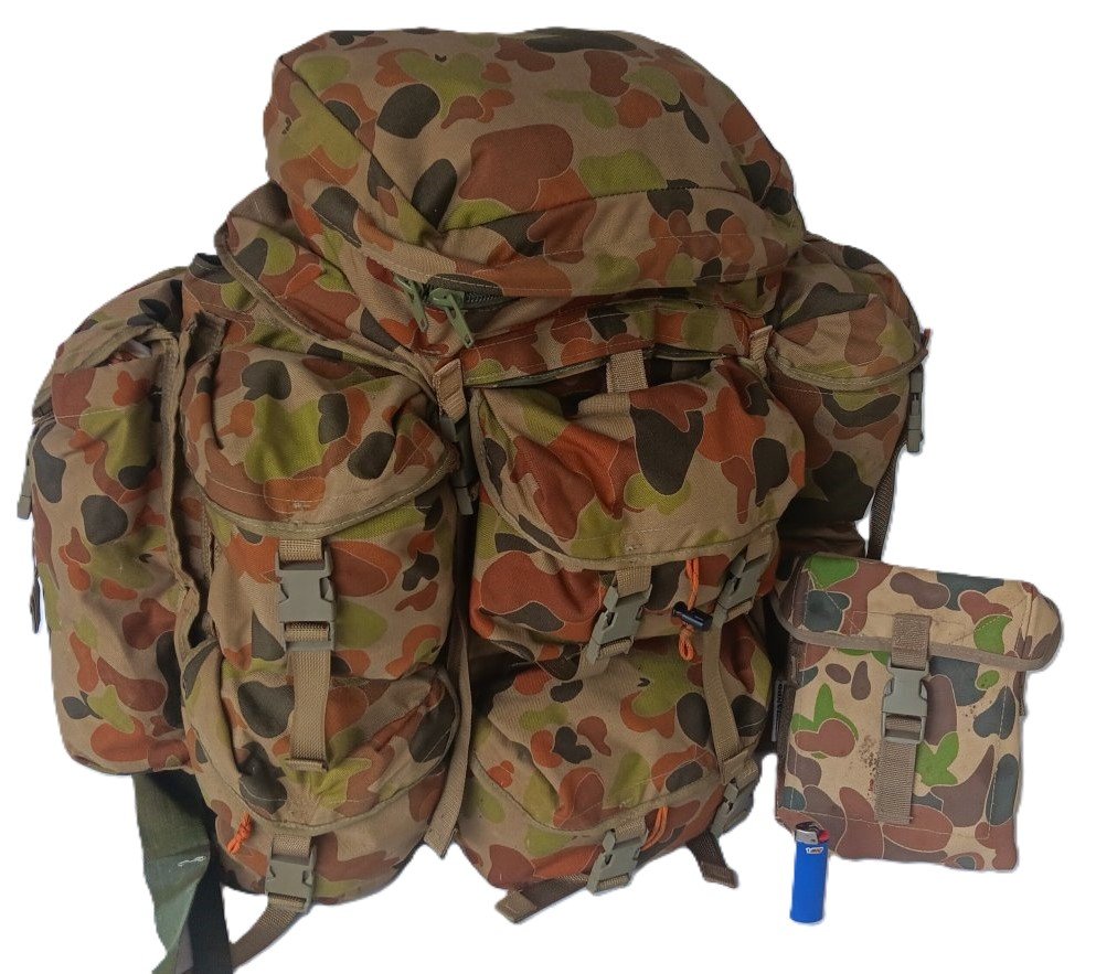 LOT 082 - ADF CAMOUFLAGE FIELD PACK WITH MULTI-POCKET CONFIGURATION