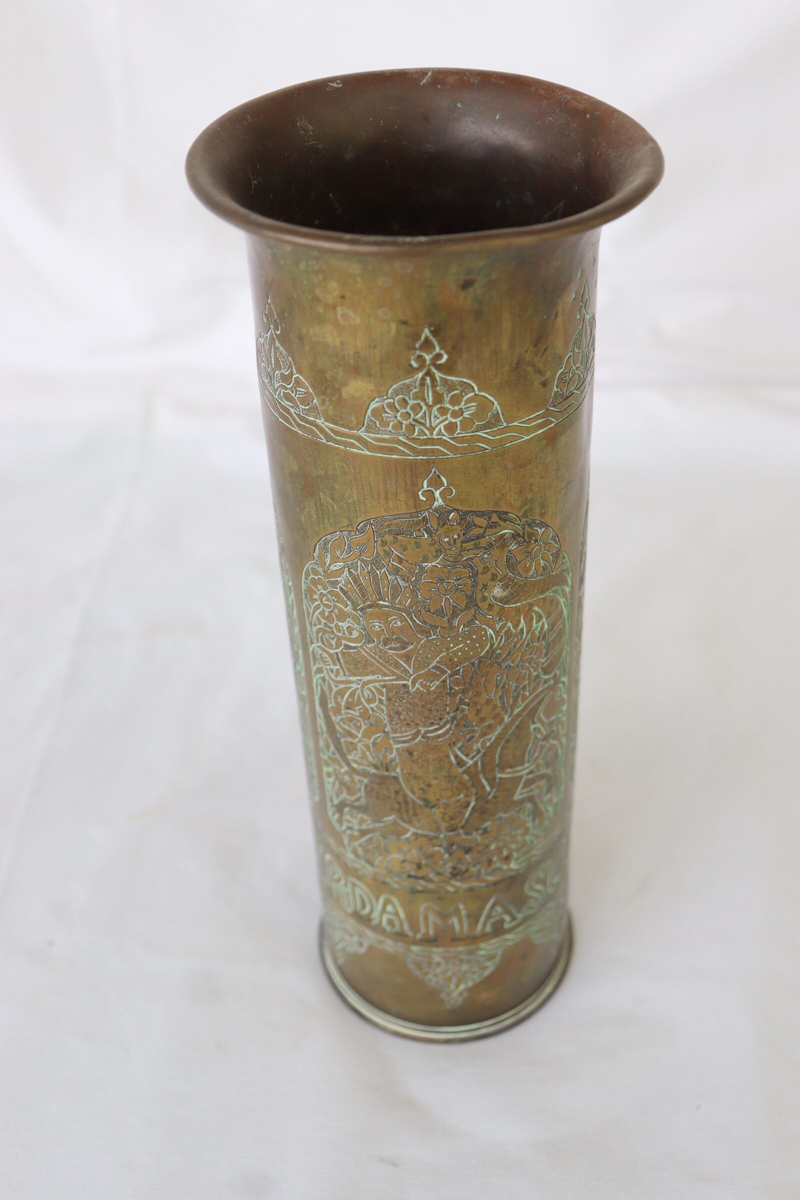 Lot FRZ-0021 - Engraved Trench Art Brass Shell Casing Vase (FRZ-0021) (image 3)