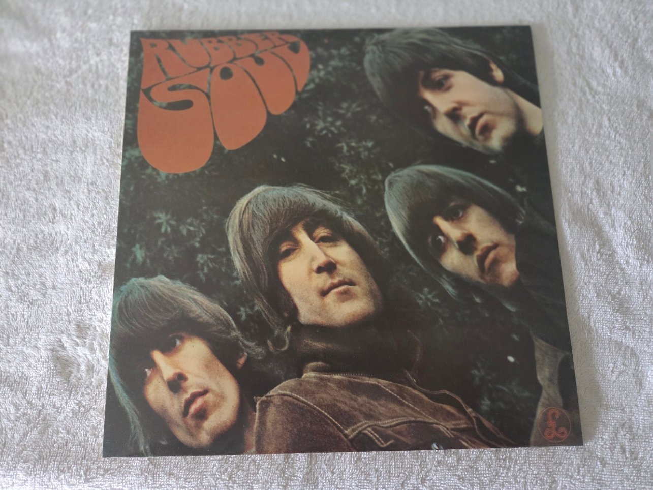 LOT 117 - The Beatles Rubber Soul (Parlophone PCS 3075, black/silver label).
