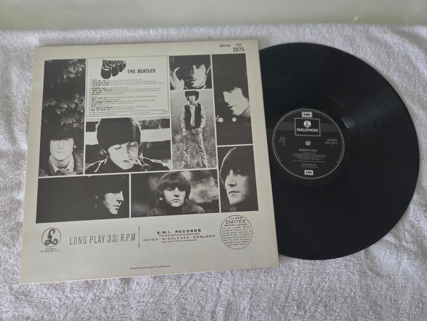 LOT 117 - The Beatles Rubber Soul (Parlophone PCS 3075, black/silver label). - Image 3
