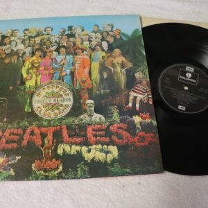 Sgt Pepper Beatles vinyl record cover