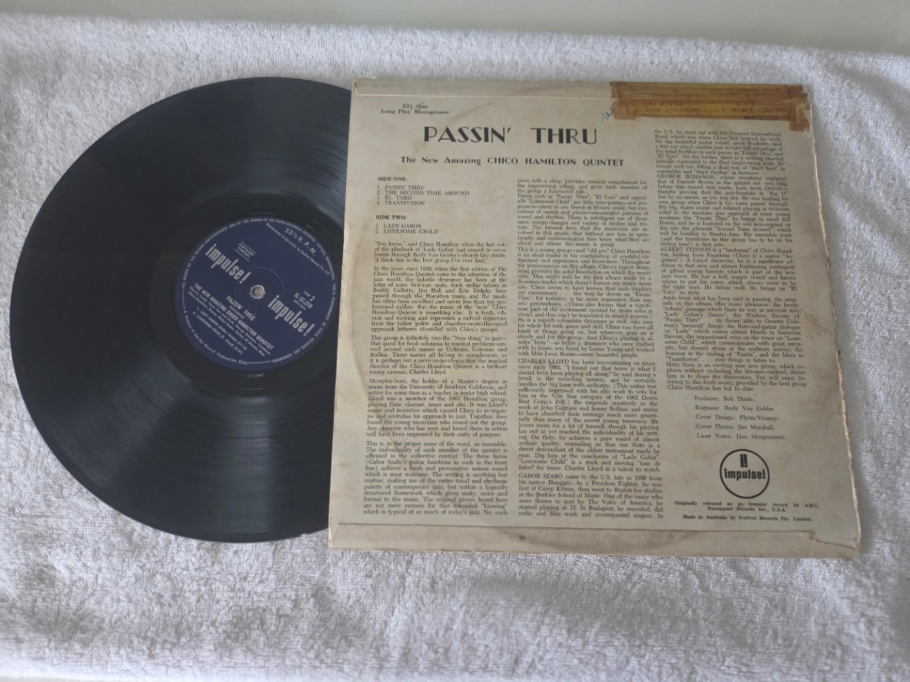 LOT 079 - Chico Hamilton Quintet – Passin’ Thru LP Record - Image 2