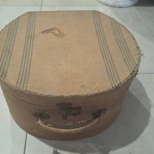 Vintage Pyramid High Grade hat box exterior