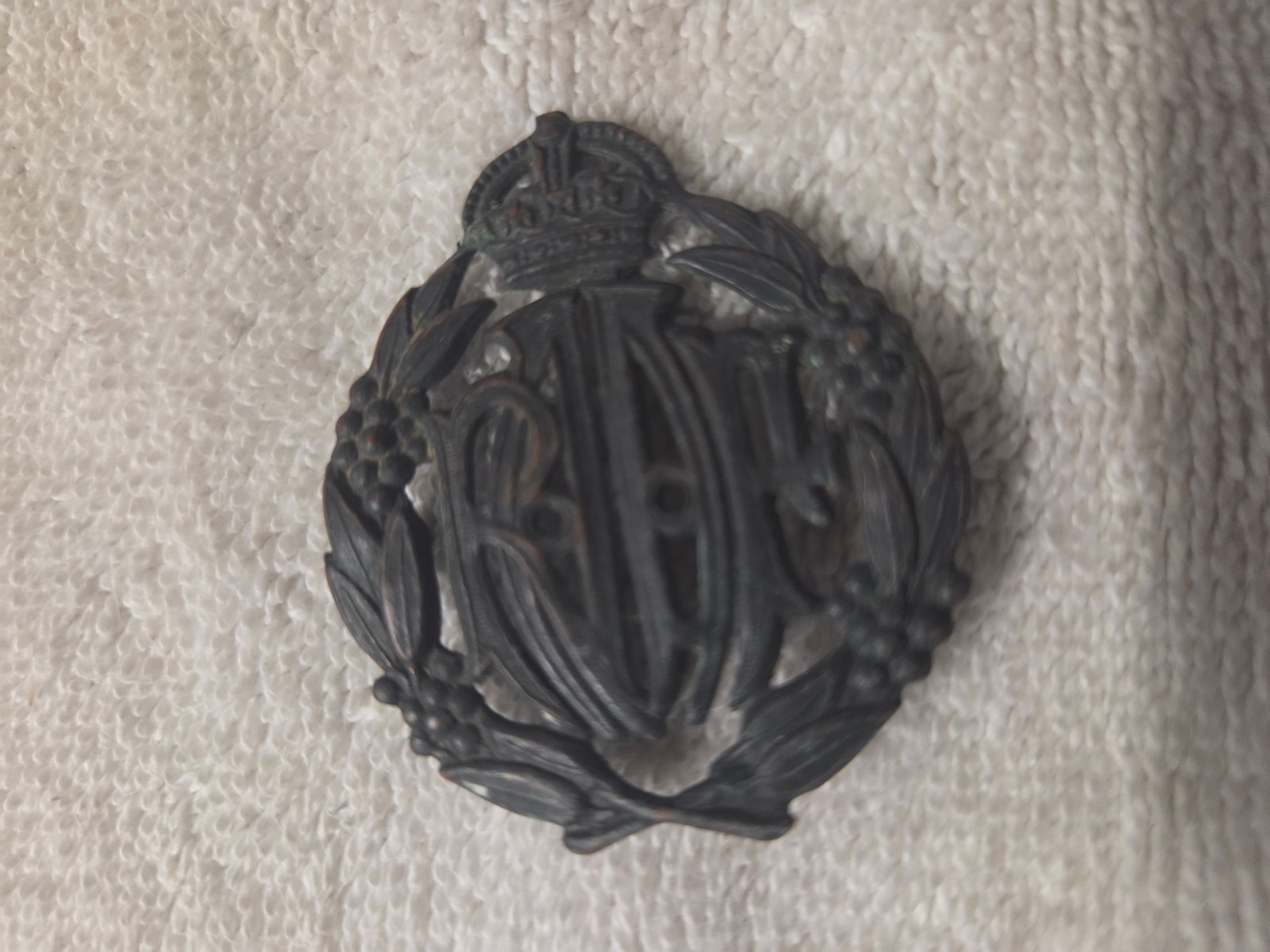 Royal South African Police cap badge reverse view