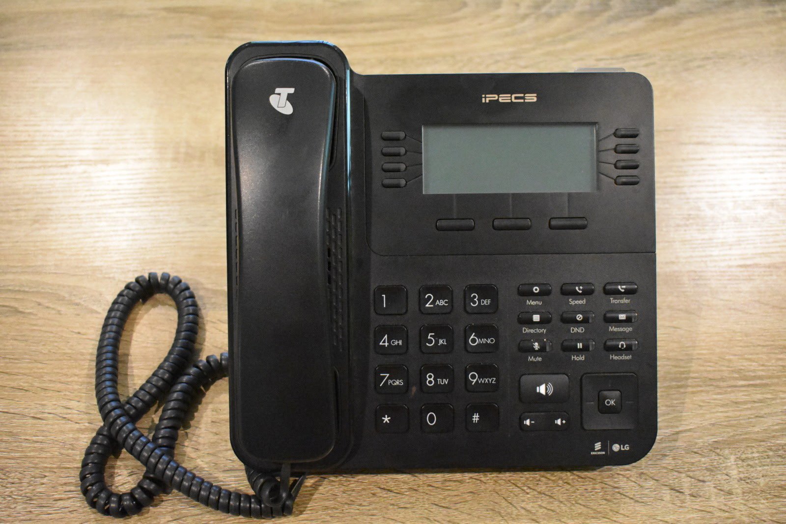 LOT 031 - Bulk Lot 16 Office Desk Phones (IPECS & LG Handsets)