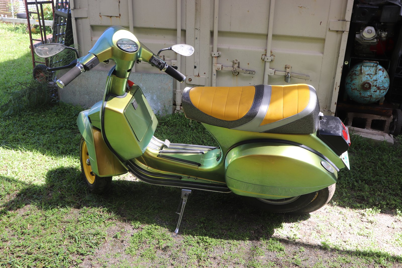 LOT 005 - Vespa Piaggio Scooter (1996) – Restored Custom, Running - Image 5