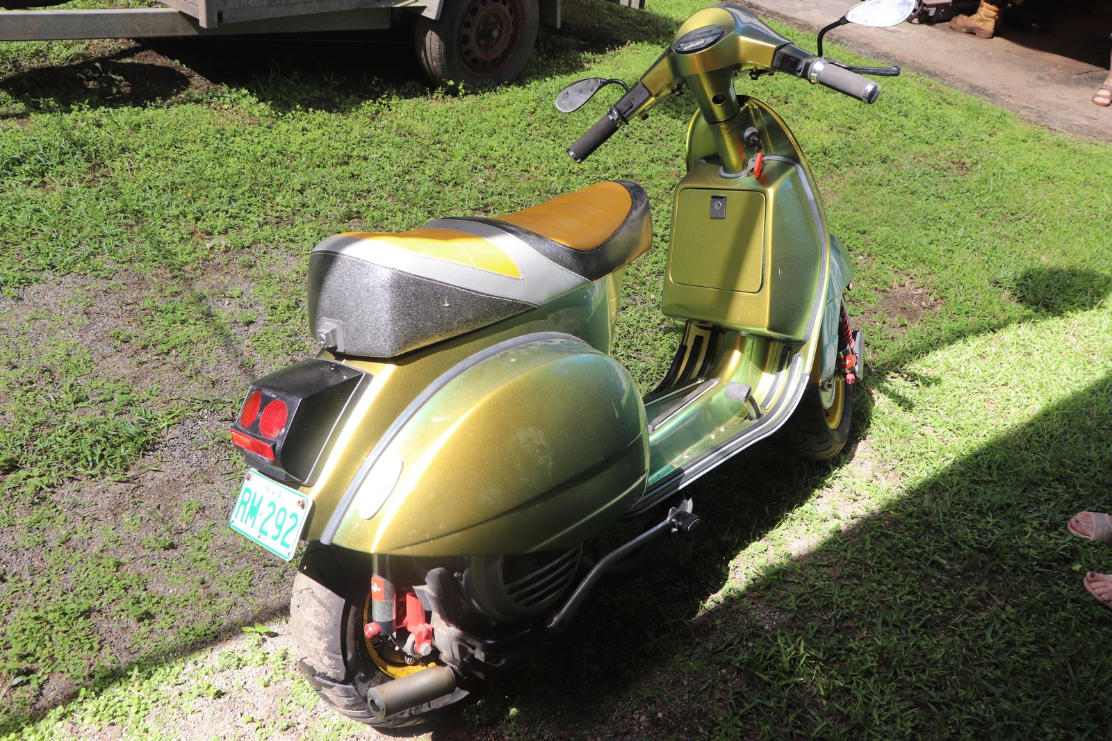 LOT 005 - Vespa Piaggio Scooter (1996) – Restored Custom, Running - Image 7