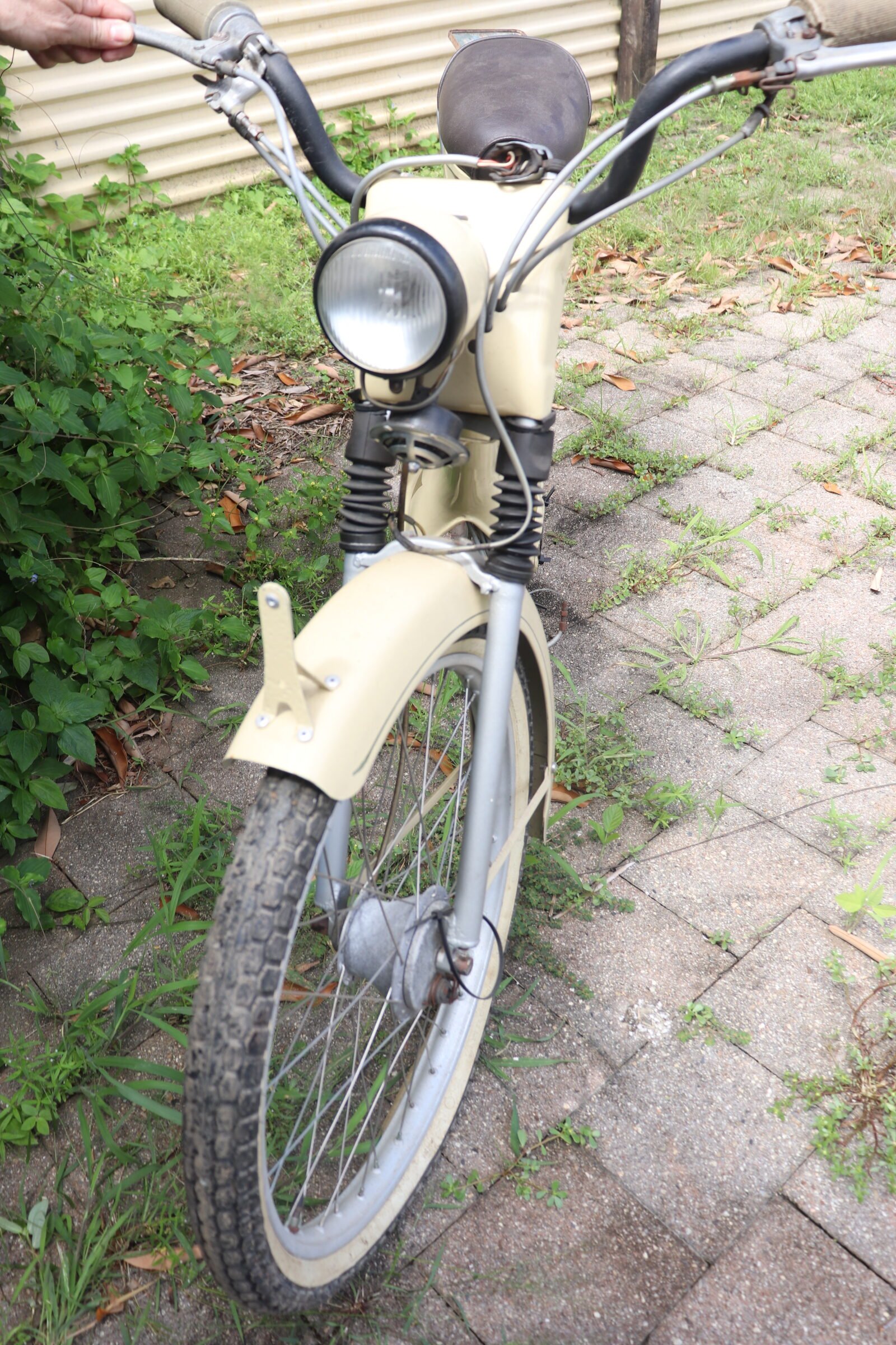 LOT 172 - Heinkel Perle Moped (1950s) – with Manual - Image 6