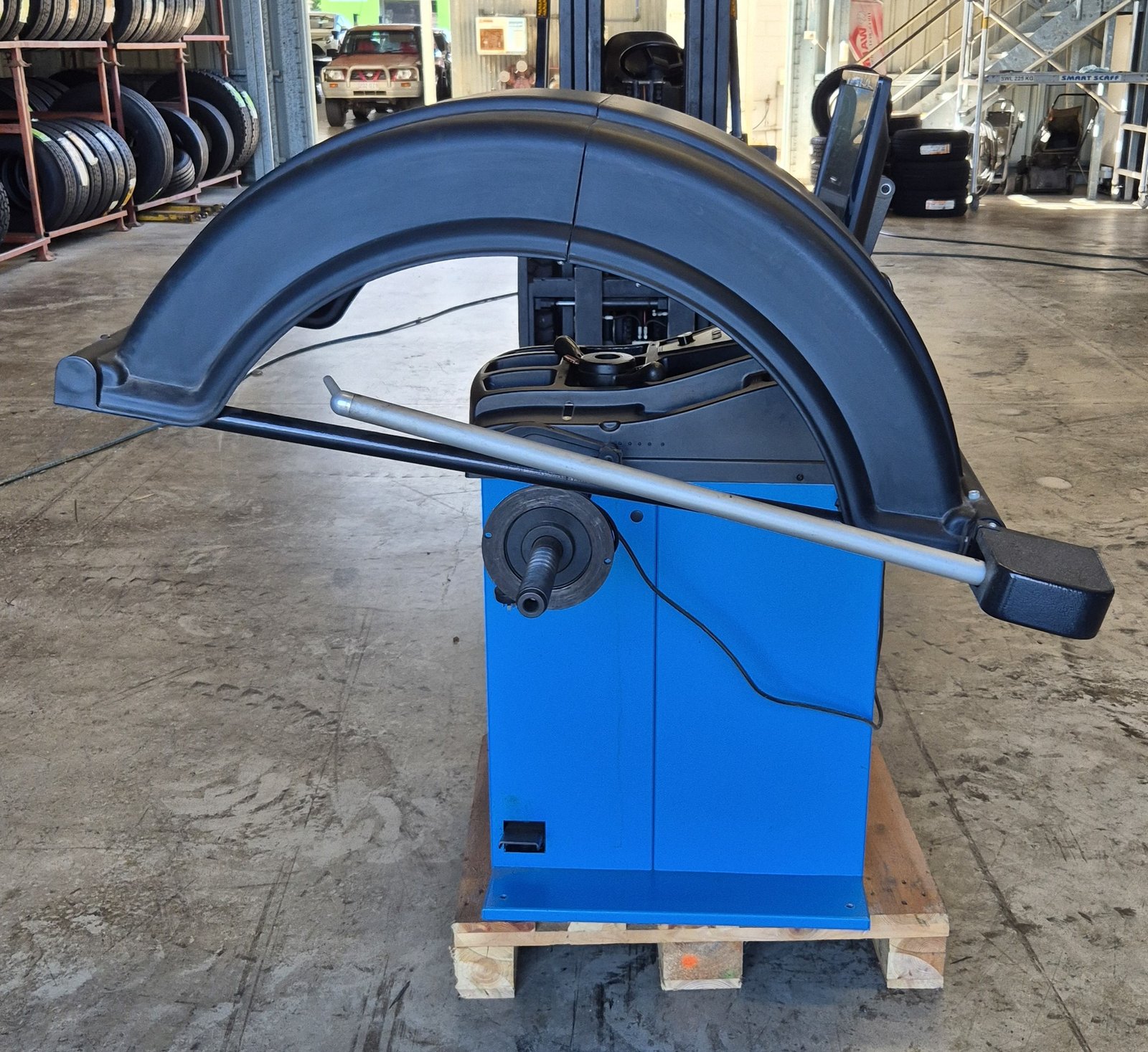 wheel balancer with digital monitor