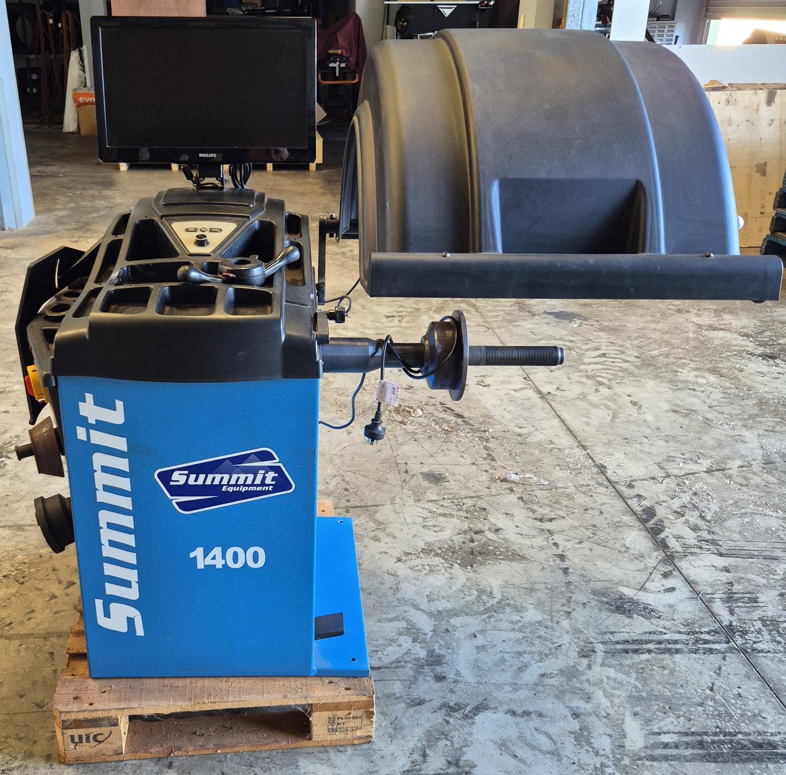 commercial tyre balancing unit Summit