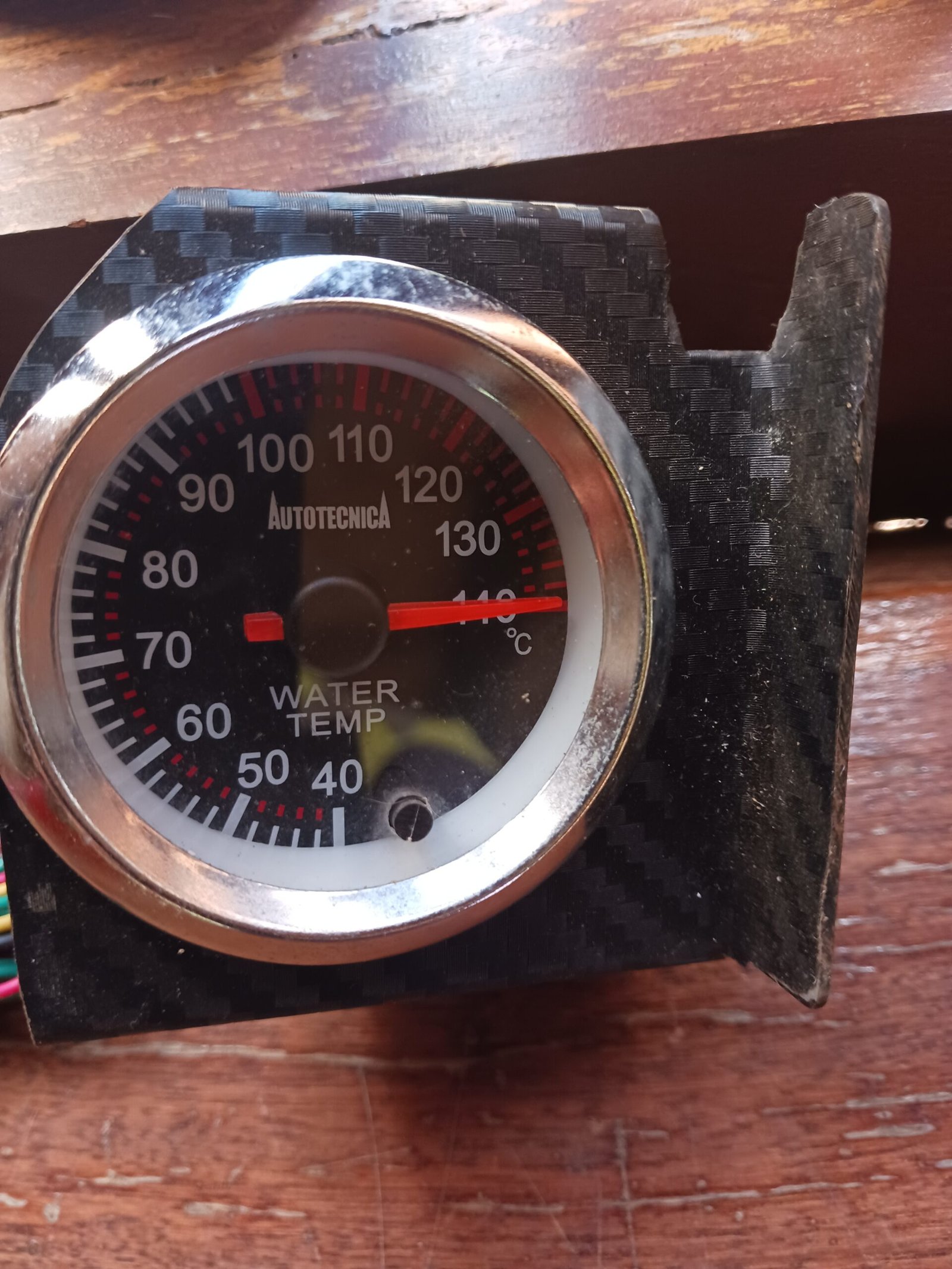 Autotecnica water temperature gauge in carbon-look pod