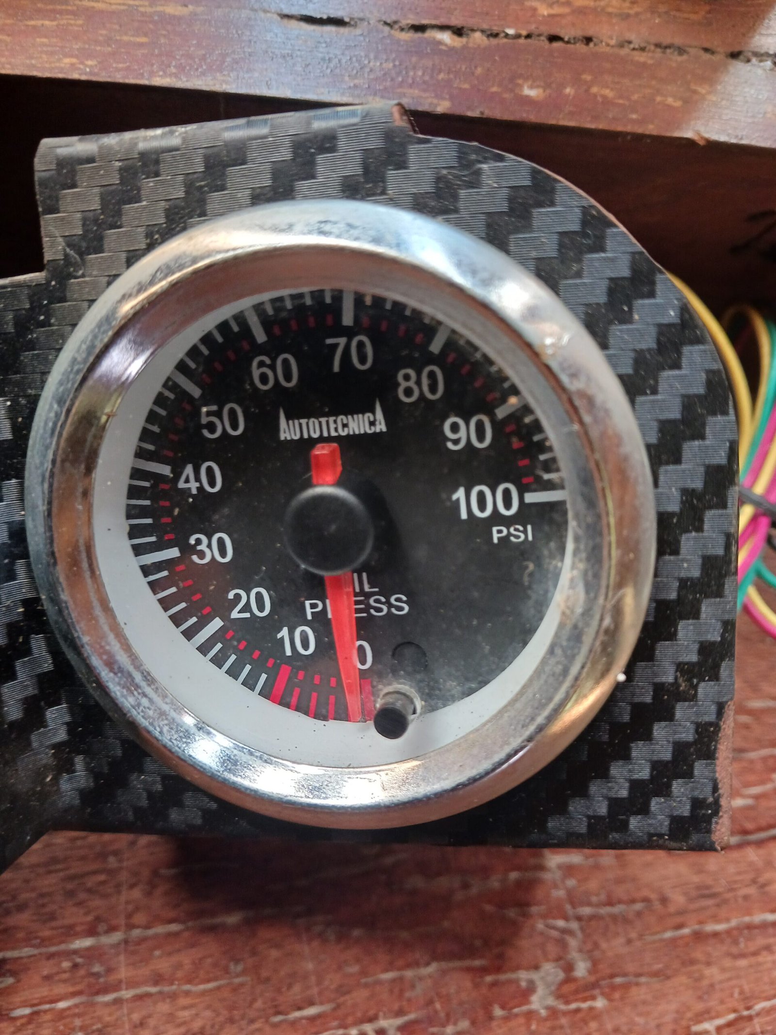 Autotecnica oil pressure gauge with mounting pod