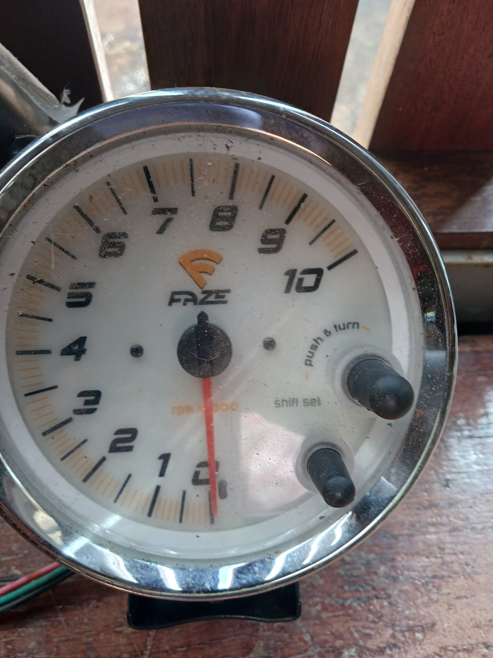 FAZE tachometer with integrated shift light