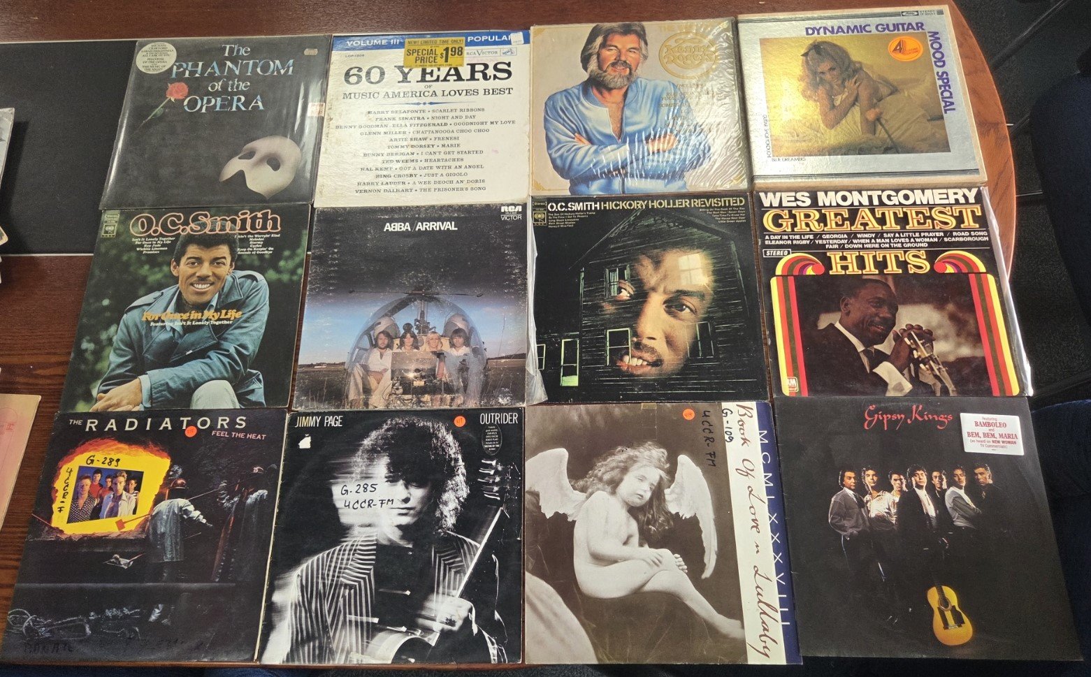 Mixed genre vinyl records including Queen and Elvis